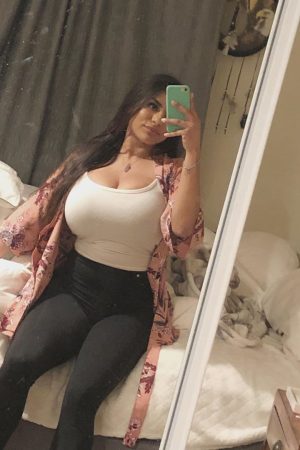 Samia, 37 ans — entre nature et nudité sincère Samia - rencontre-Beurette-Paris