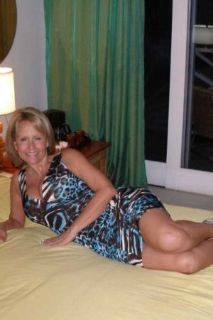 Mardi soir dispo, chaud bouillant… Pia - rencontre-Cougar-Colombes