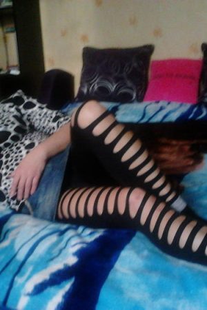 Mercredi 19h, mon salon devient brûlant Juliette - rencontre-Cougar-Levallois-Perret
